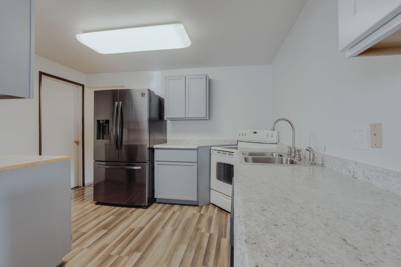 1615 19th Dr Ne - Photo 3 of 18