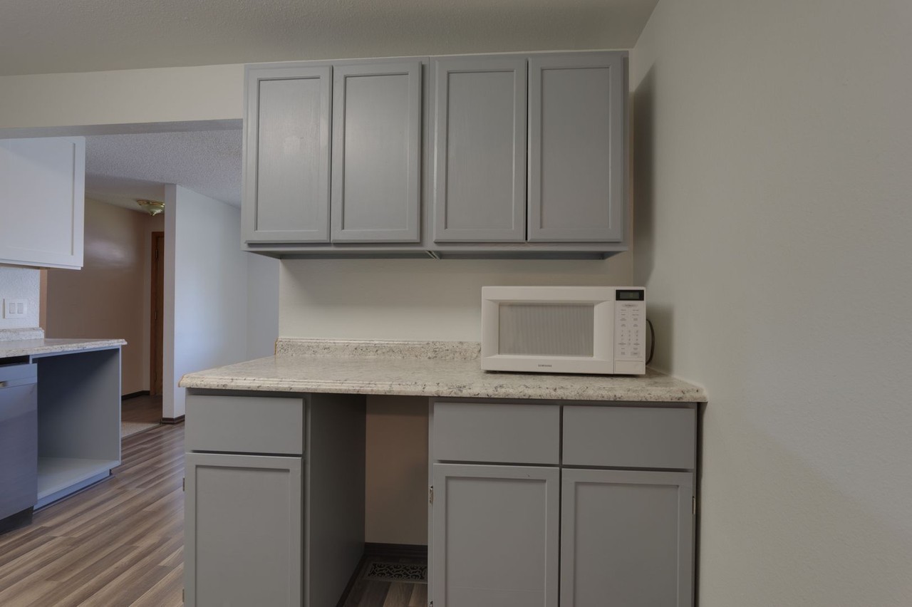 1615 19th Dr Ne - Photo 4 of 18