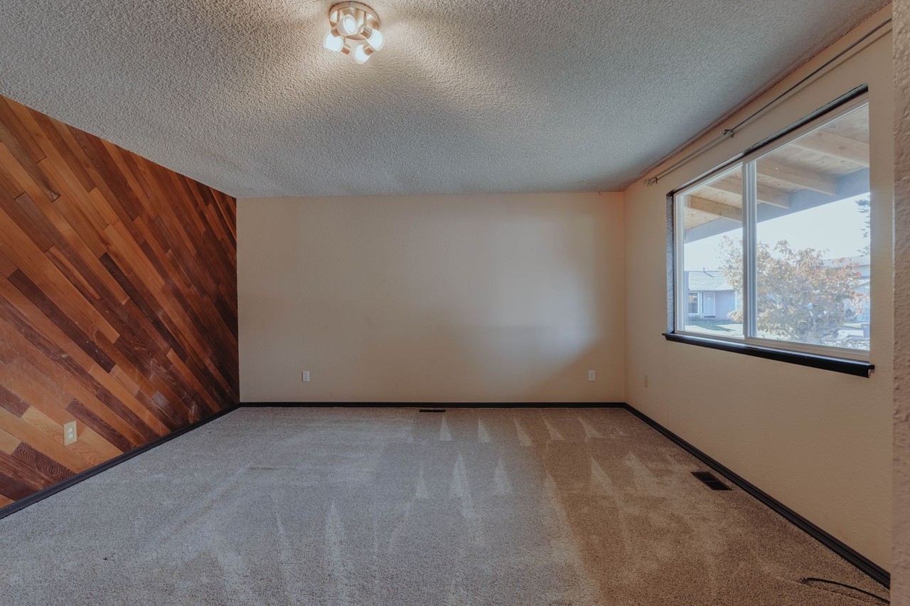 1615 19th Dr Ne - Photo 5 of 18