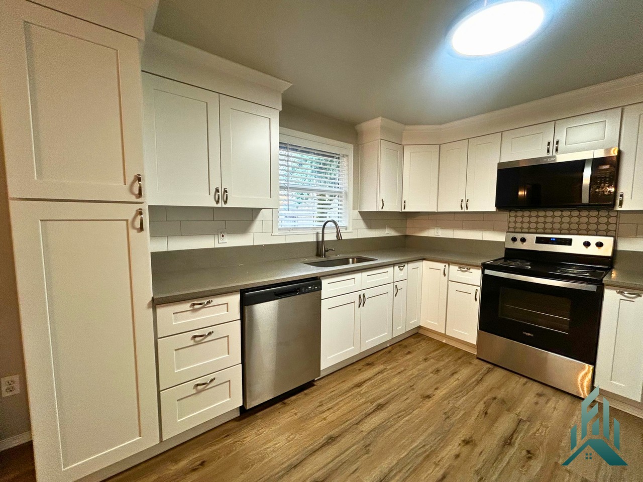 3431 Chicago St Se - Photo 5 of 17