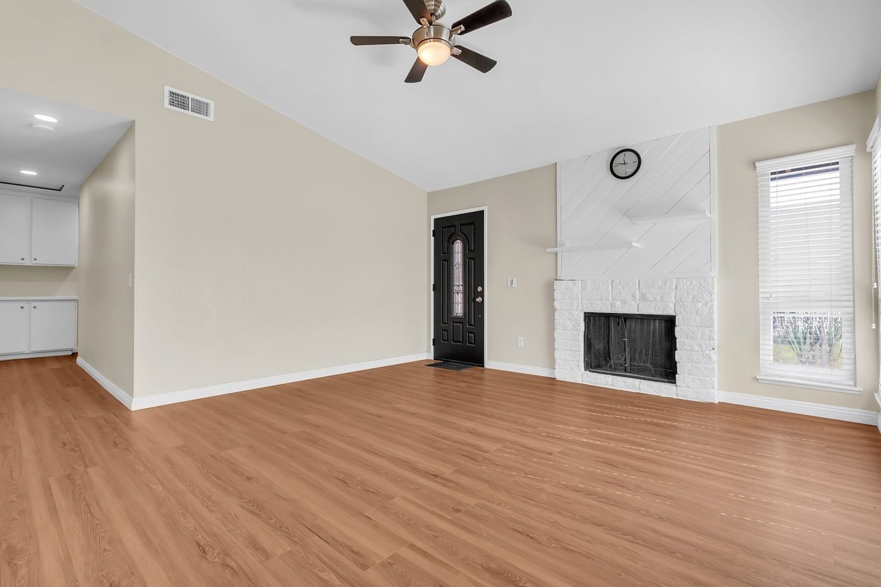 9934 Poplar Avenue - Photo 3 of 30