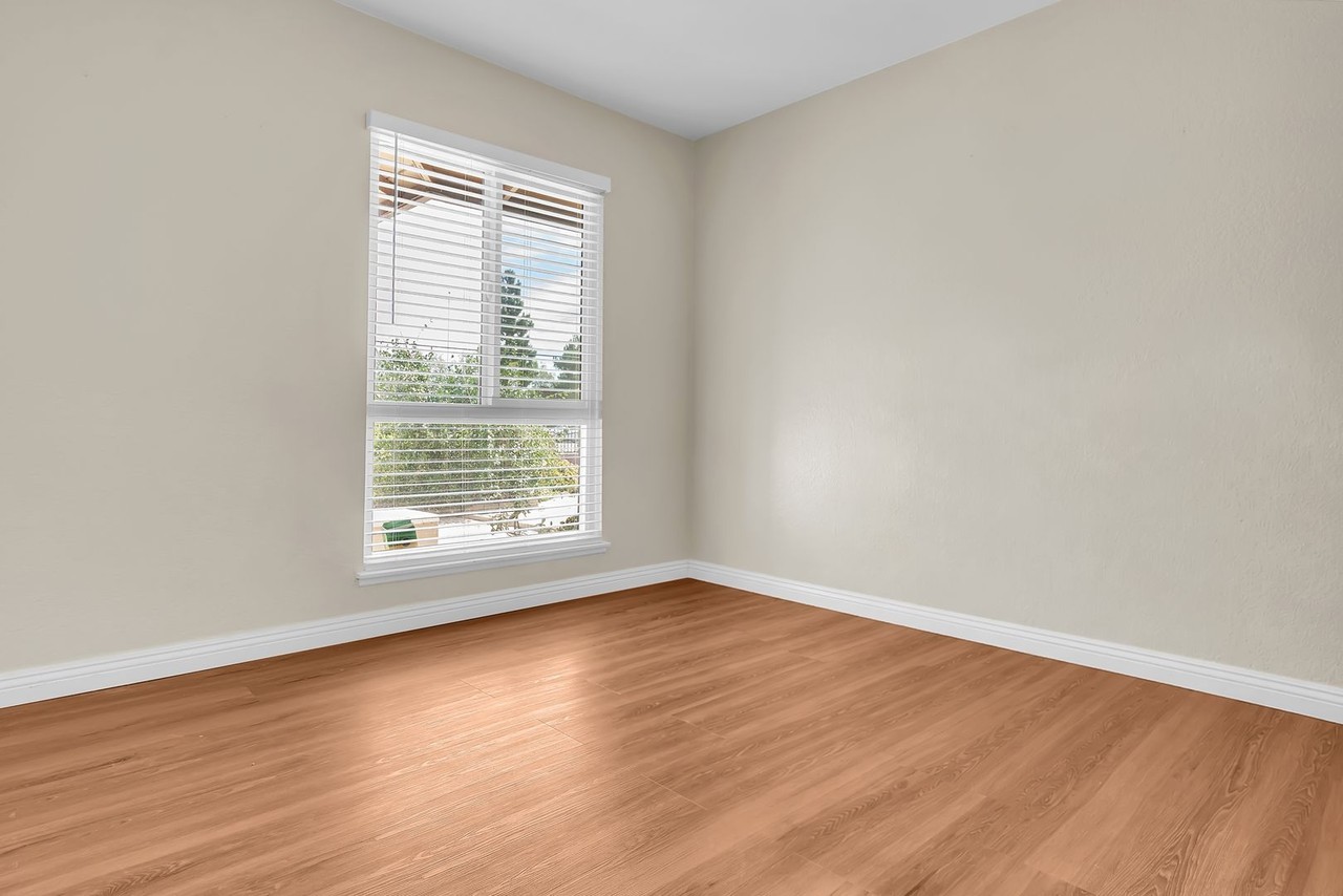 9934 Poplar Avenue - Photo 5 of 30