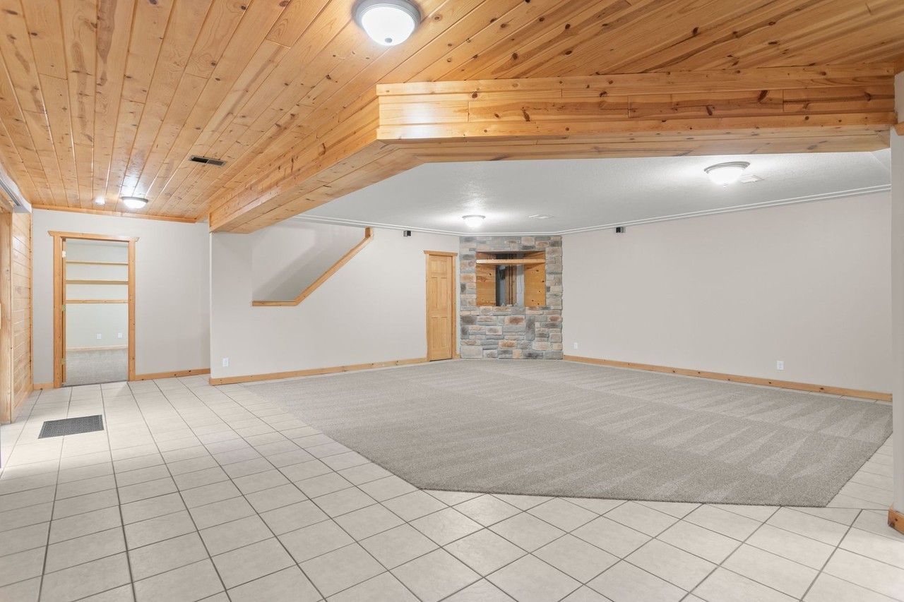 6895 Hillendale Rd Nw - Photo 5 of 12