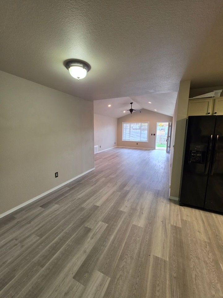 15064 N Anthony St - Photo 3 of 22
