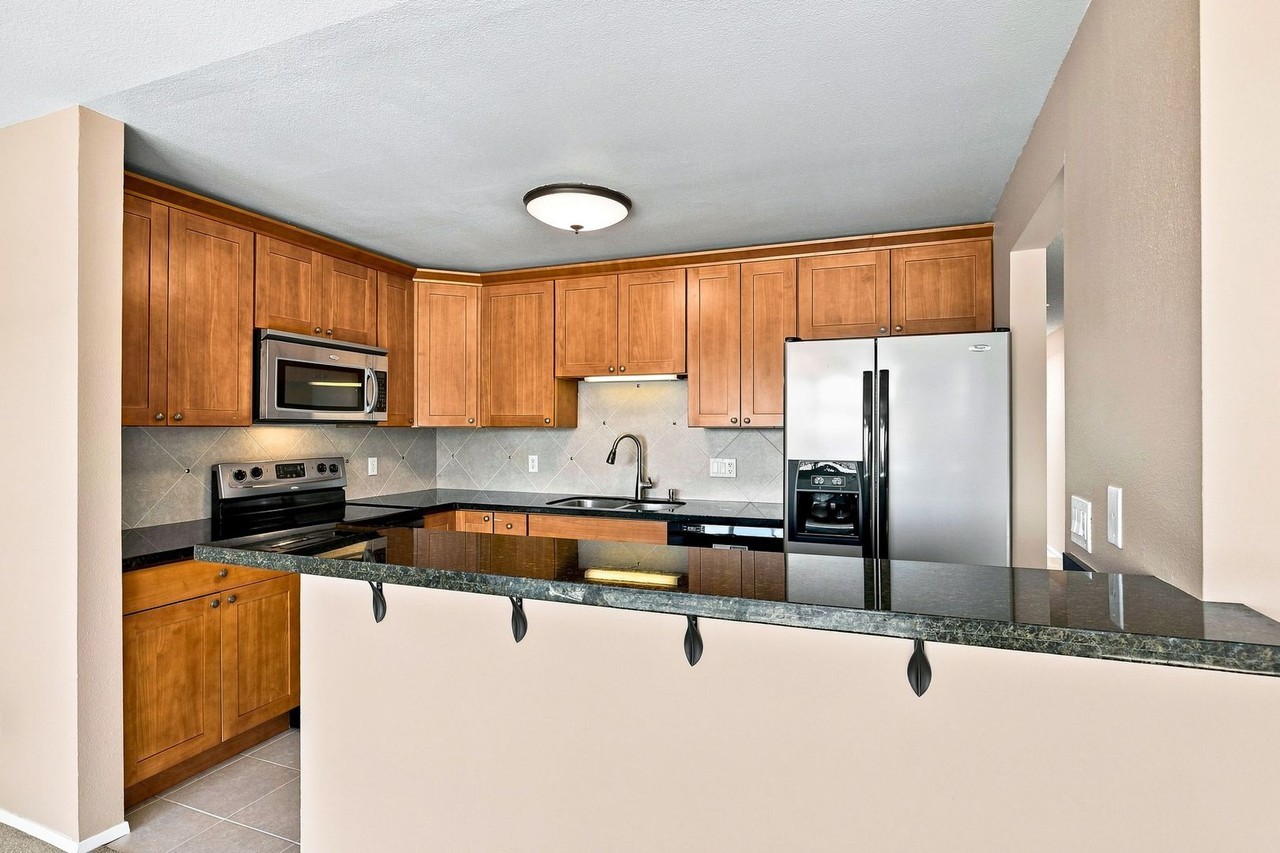 601 S 227th St - Photo 5 of 34
