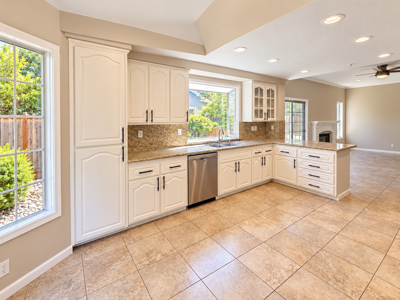 3716 Valley View Way - Photo 3 of 32