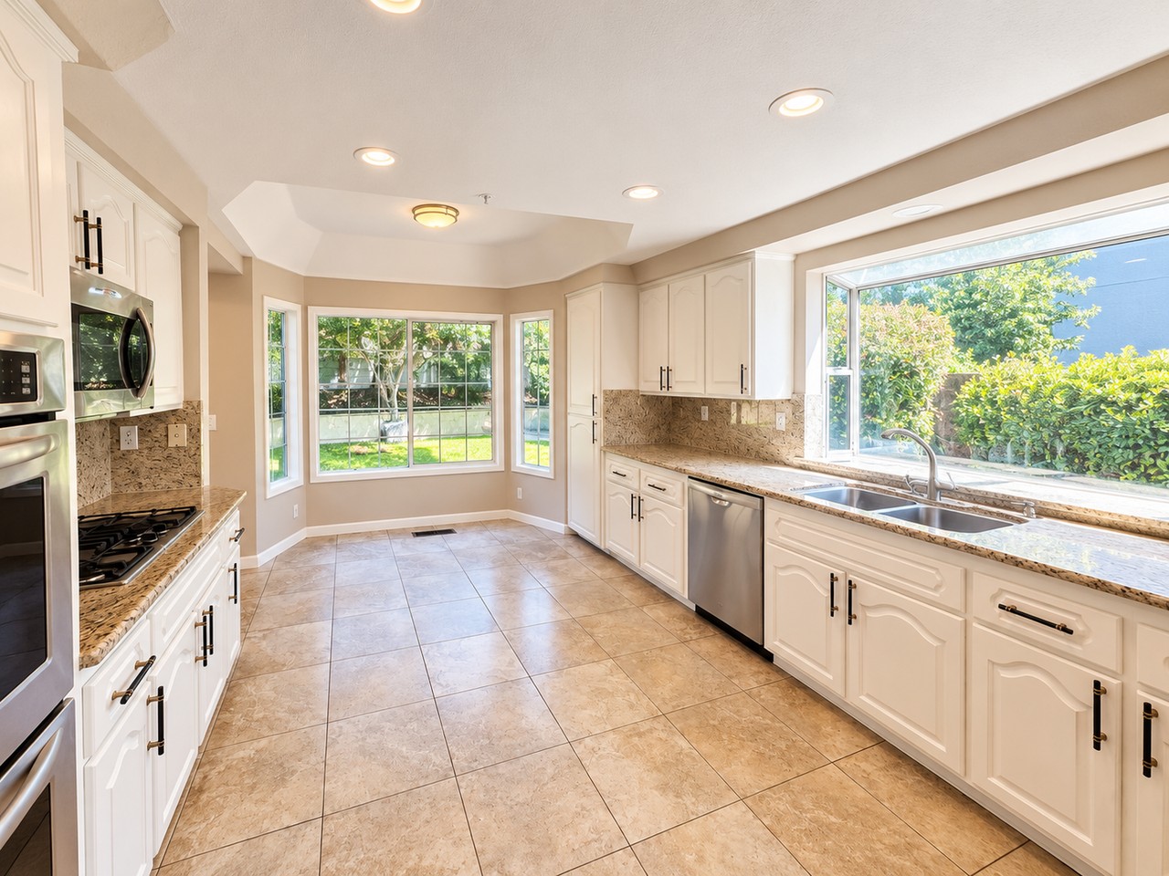 3716 Valley View Way - Photo 5 of 32