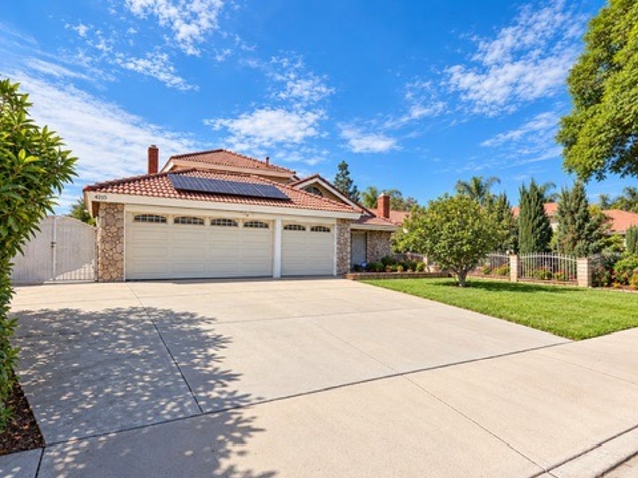 4215 Sunrose Dr - Photo 2 of 13