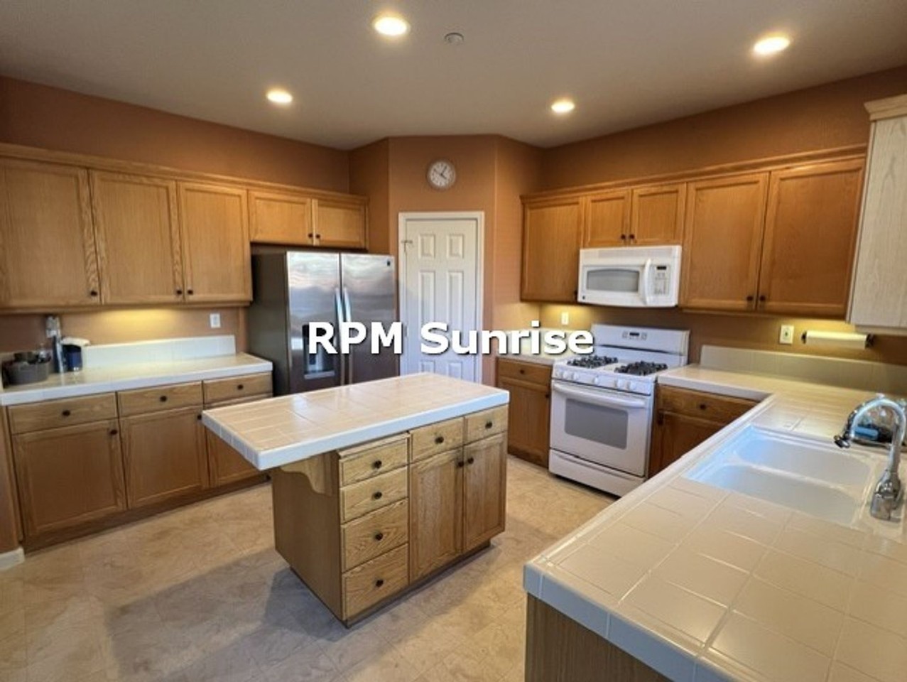 1676 Marigold Dr - Photo 5 of 20