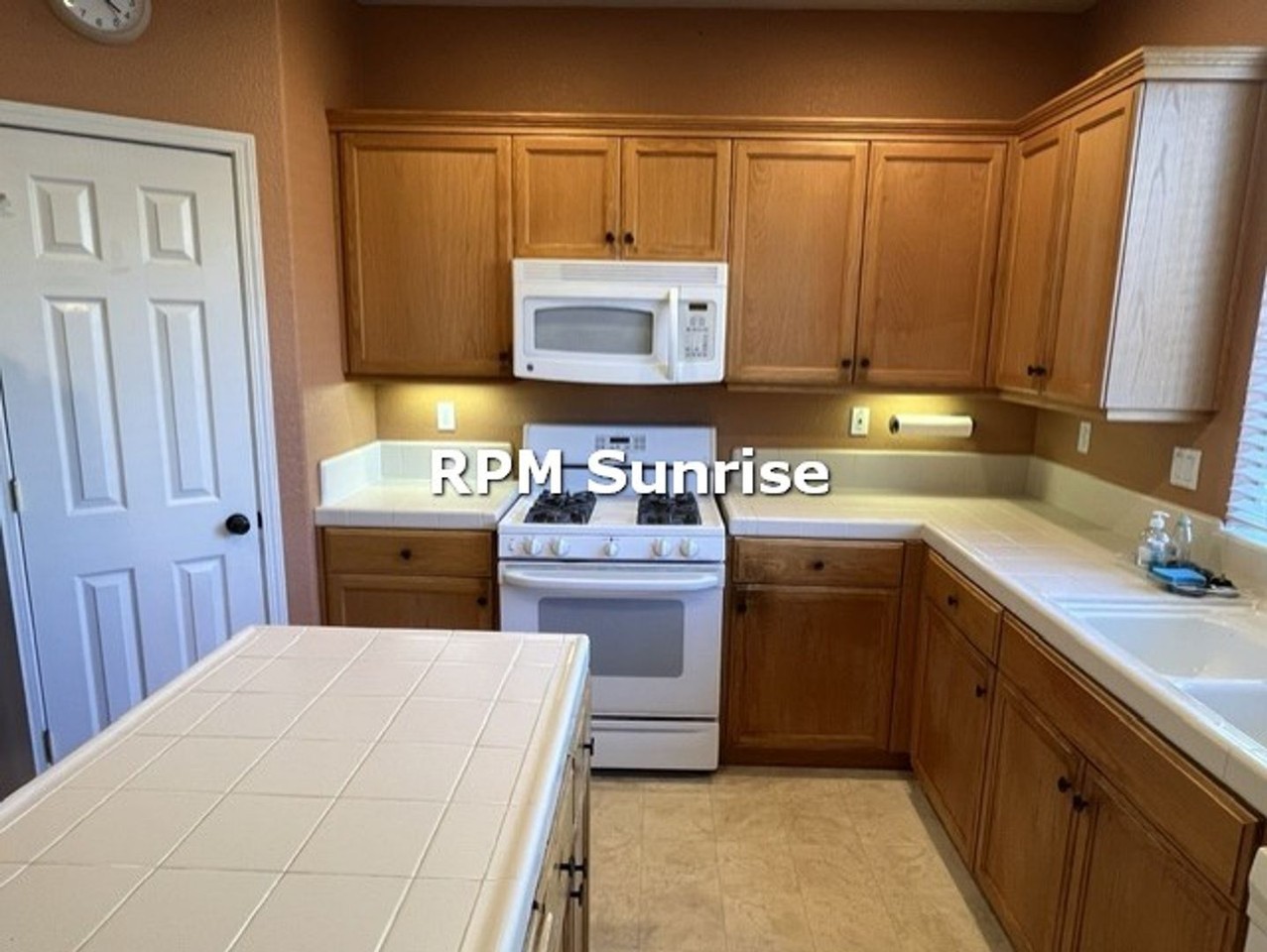 1676 Marigold Dr - Photo 6 of 20