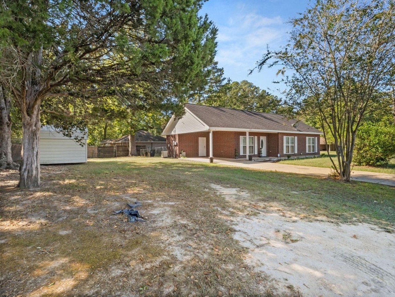 1425 Bilbo St - Photo 2 of 16