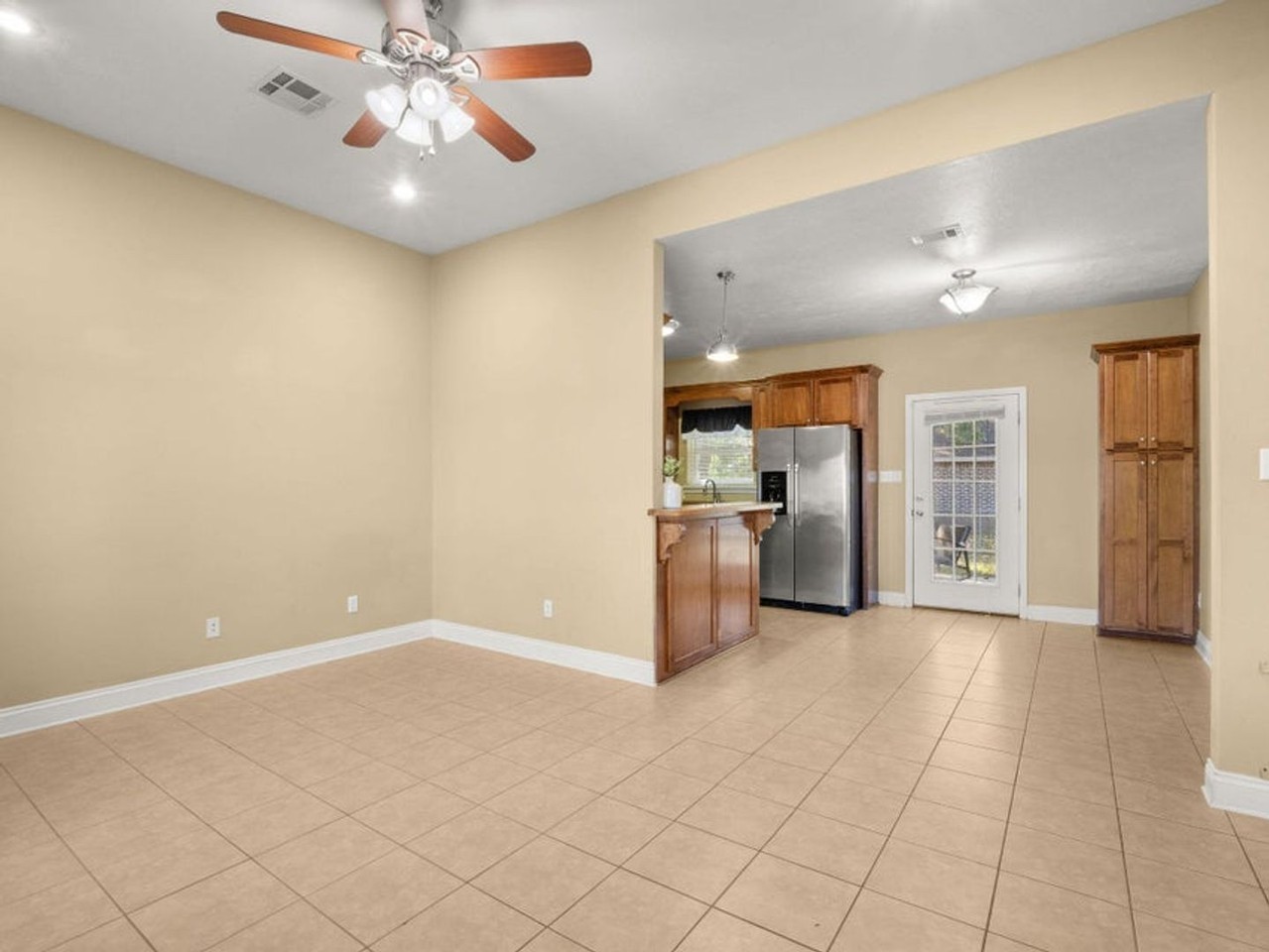 1425 Bilbo St - Photo 3 of 16