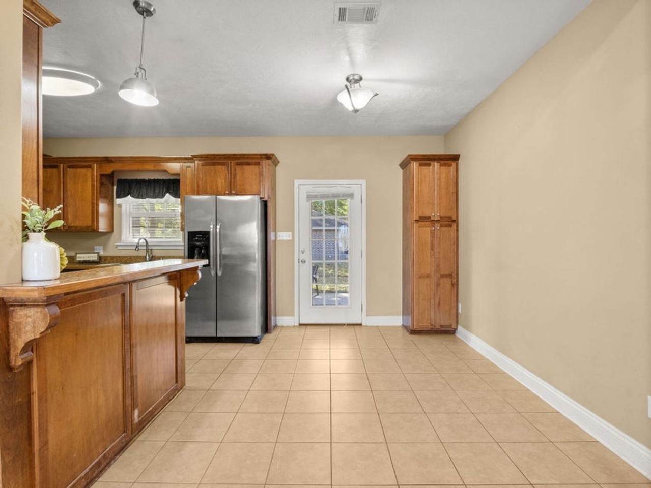 1425 Bilbo St - Photo 4 of 16