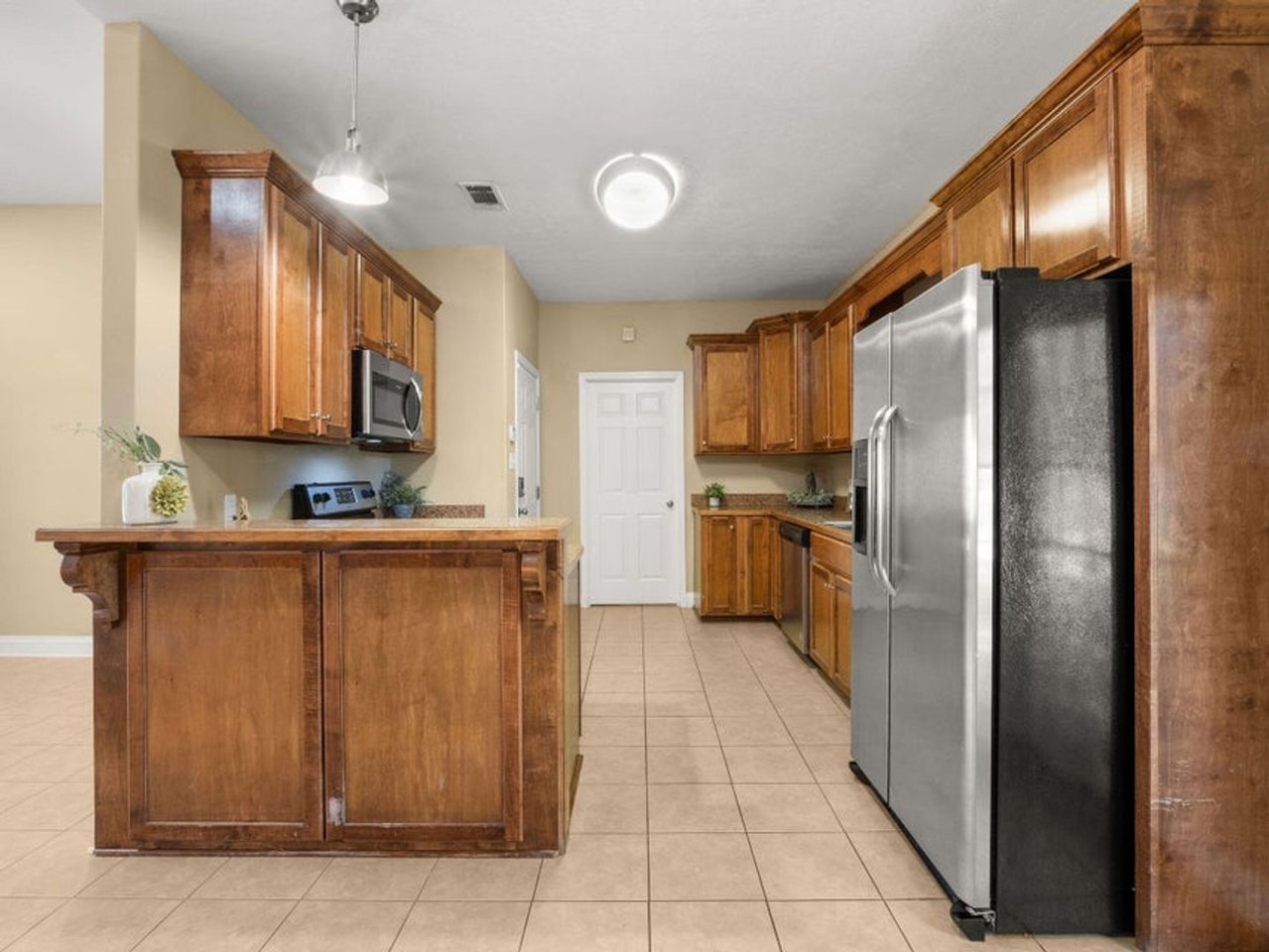 1425 Bilbo St - Photo 5 of 16