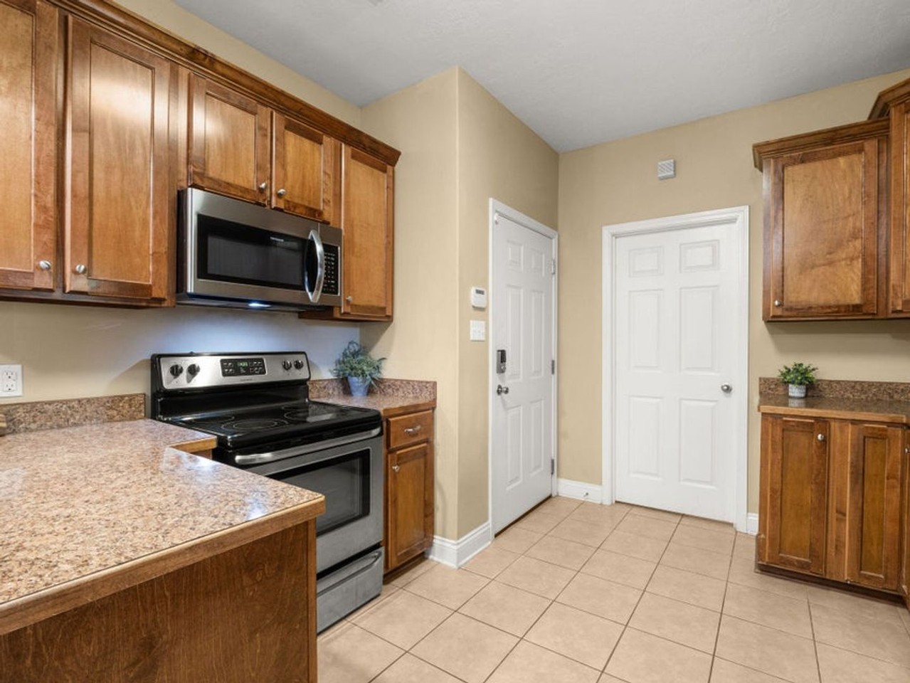 1425 Bilbo St - Photo 6 of 16