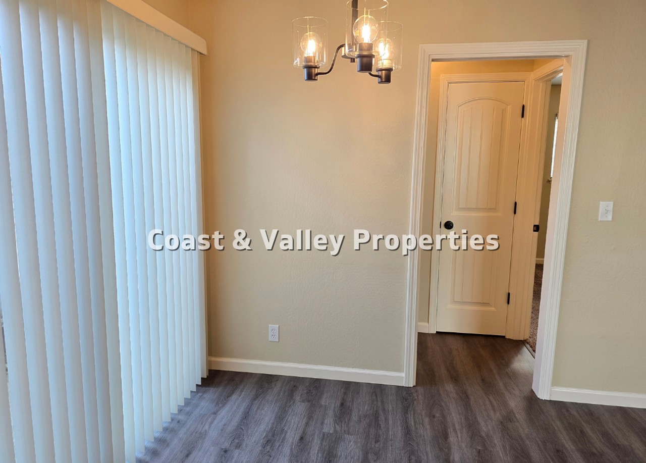 41 Maple St - Photo 4 of 6
