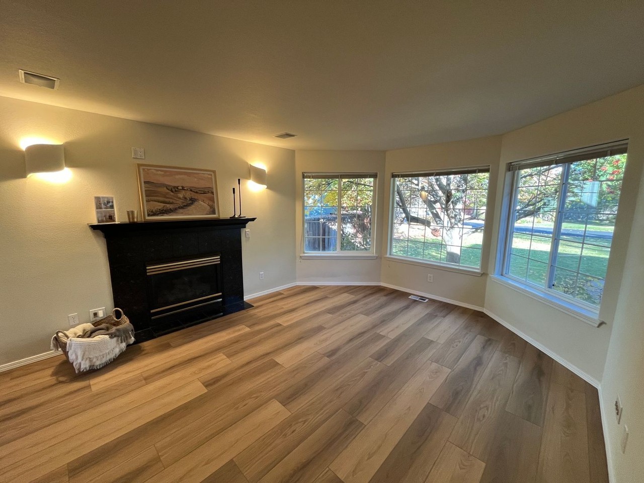3389 Ne Stonebrook Loop - Photo 3 of 21