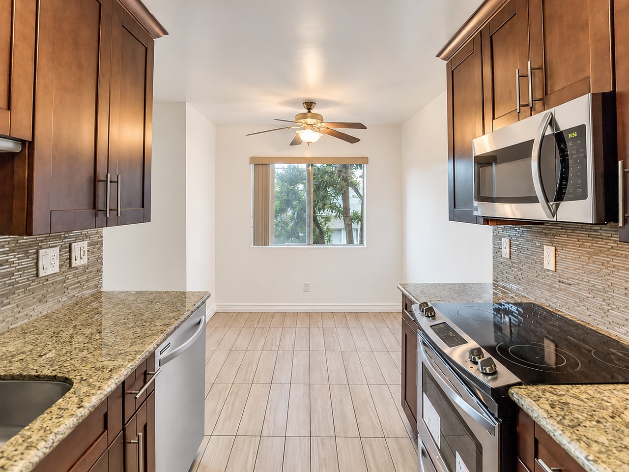 2314 Oak St - Photo 2 of 13