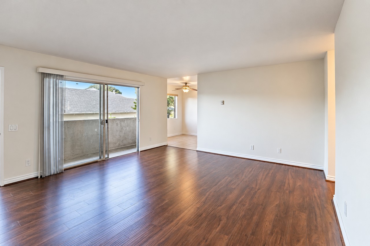 2314 Oak St - Photo 4 of 13