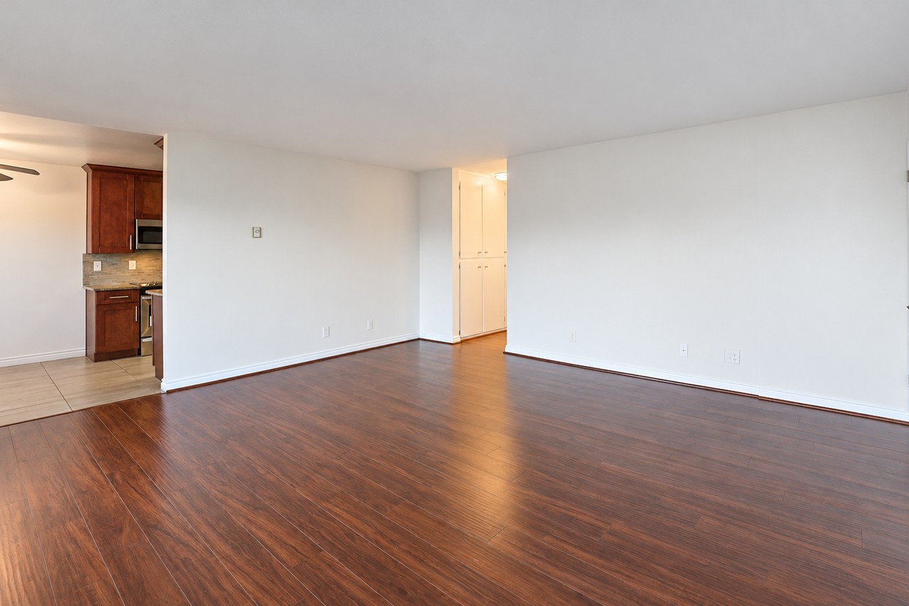 2314 Oak St - Photo 5 of 13