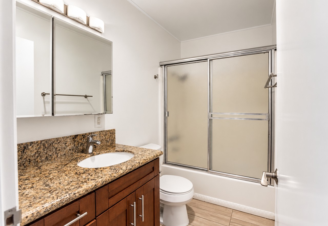 2314 Oak St - Photo 7 of 13