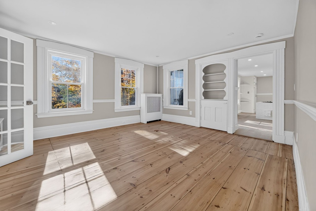 668 Main St - Photo 4 of 48