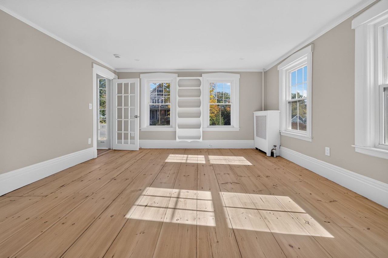 668 Main St - Photo 7 of 48