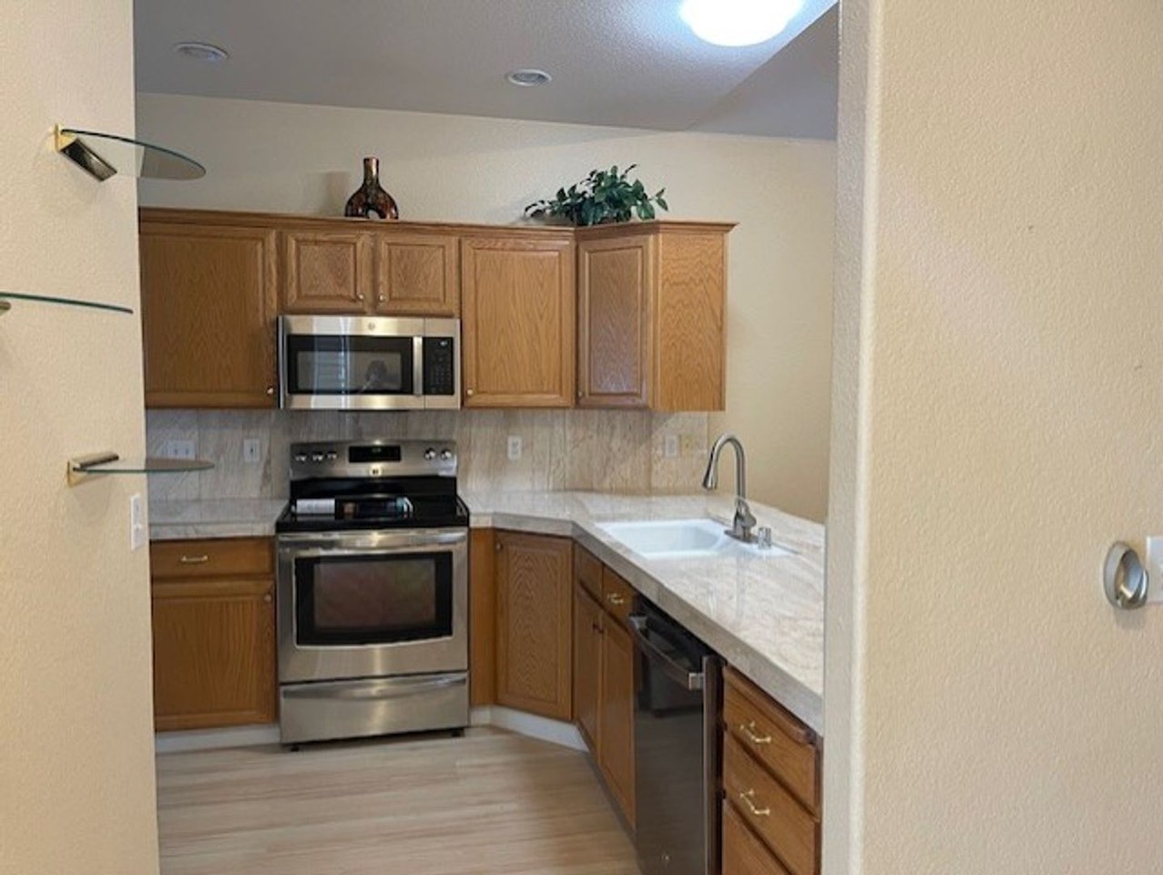 2472 Chardonnay Dr - Photo 4 of 17