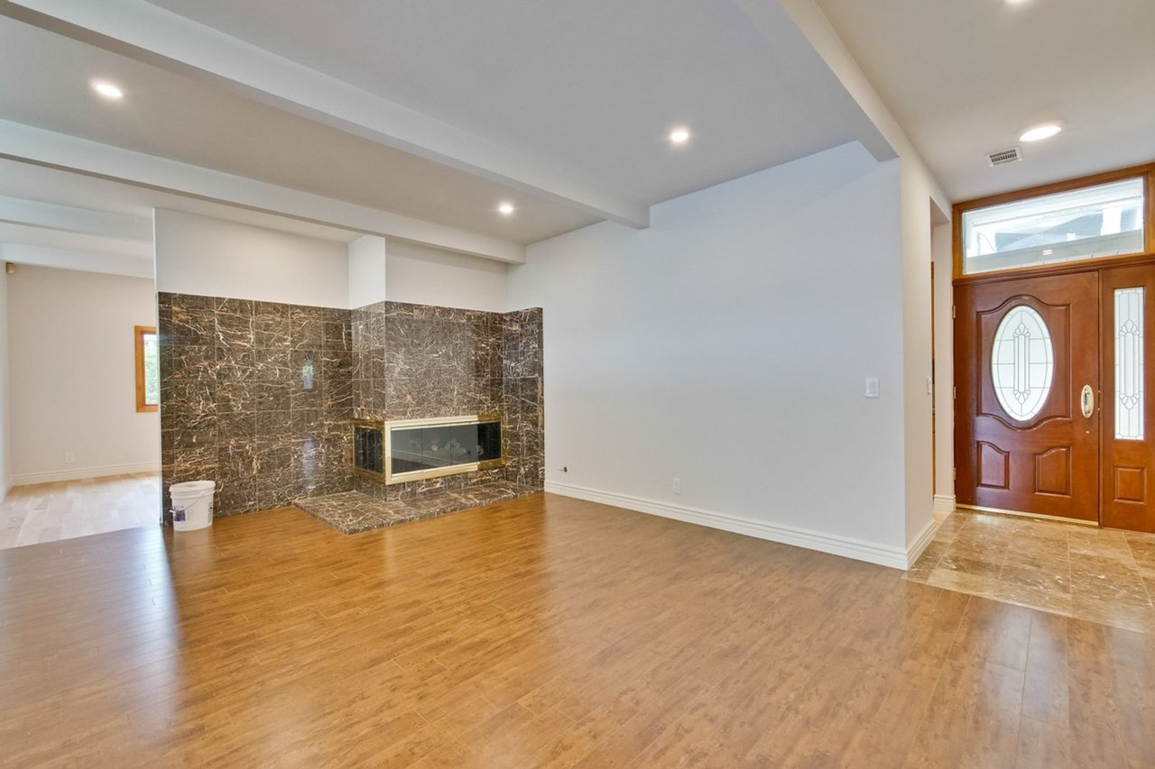 2053 Sandalwood Ct - Photo 4 of 30