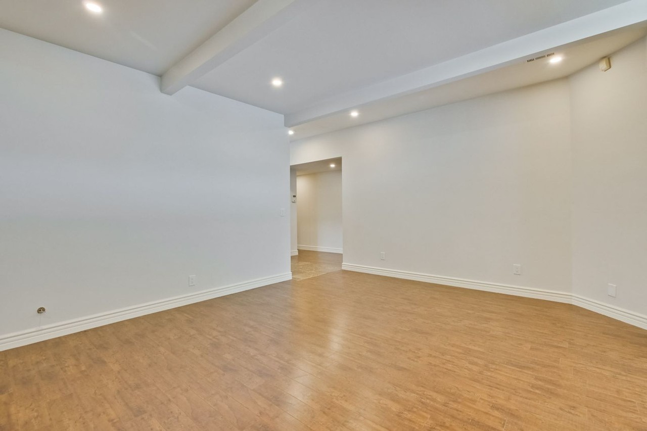 2053 Sandalwood Ct - Photo 5 of 30