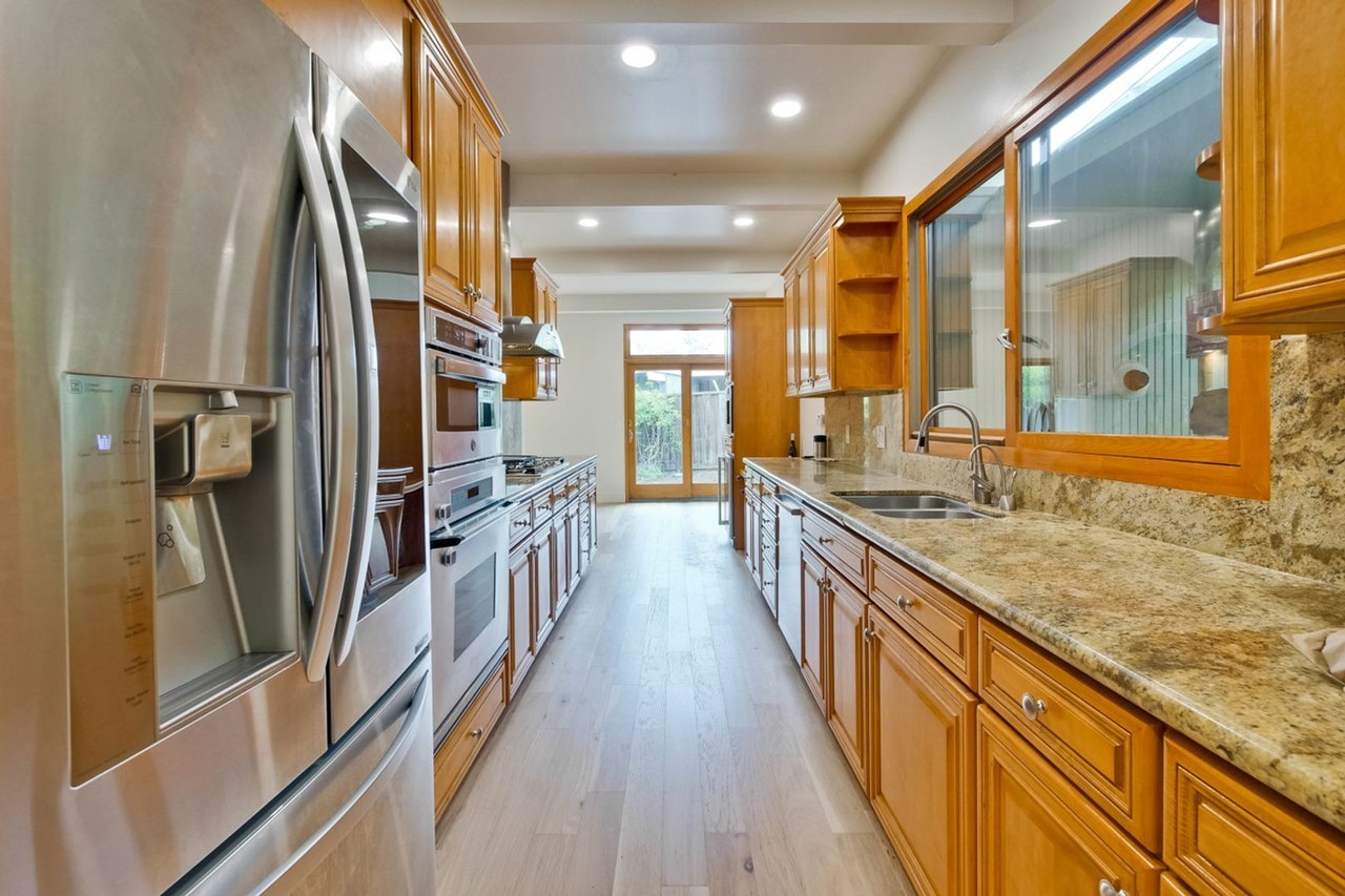 2053 Sandalwood Ct - Photo 6 of 30