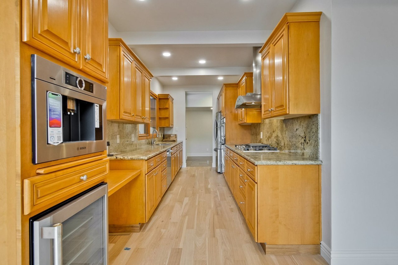 2053 Sandalwood Ct - Photo 7 of 30