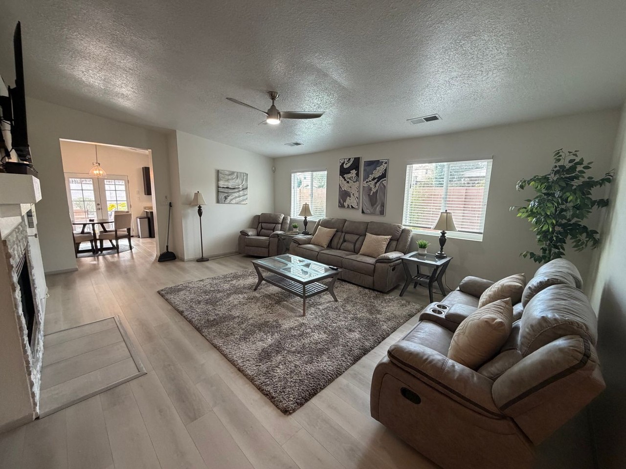 8117 Rancho Paraiso Nw - Photo 2 of 33