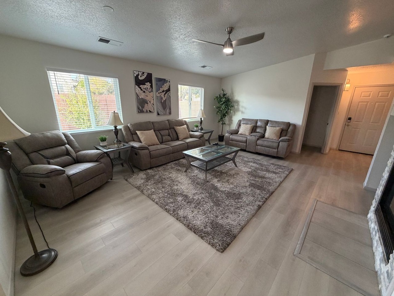 8117 Rancho Paraiso Nw - Photo 3 of 33