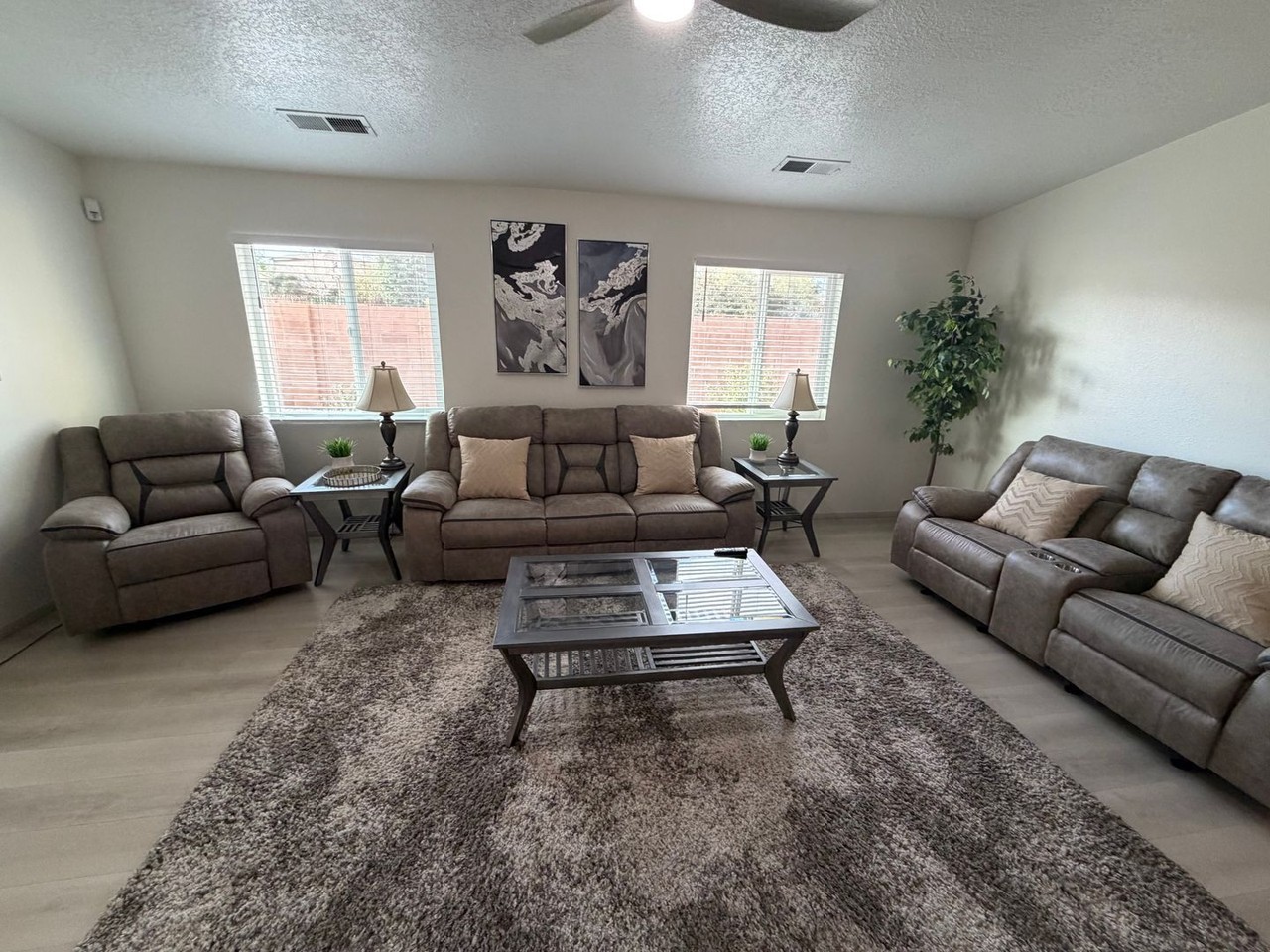 8117 Rancho Paraiso Nw - Photo 4 of 33