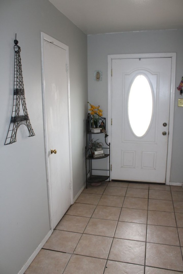 2728 Dunoon Dr - Photo 2 of 11