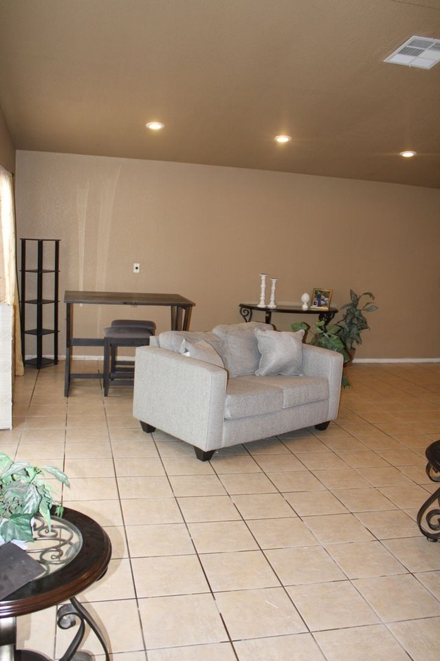 2728 Dunoon Dr - Photo 4 of 11
