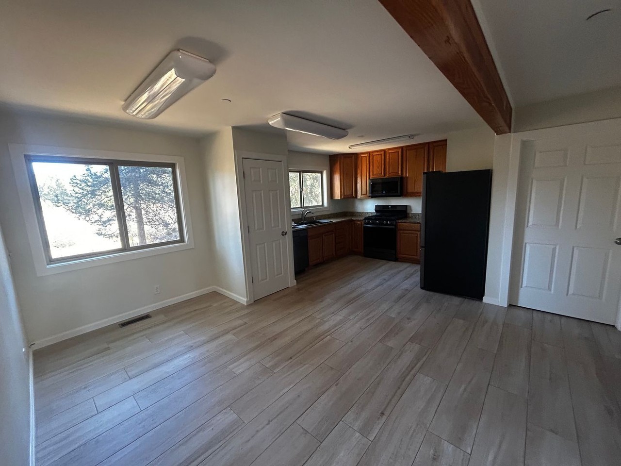 1097 Blue Lake Ave - Photo 5 of 19
