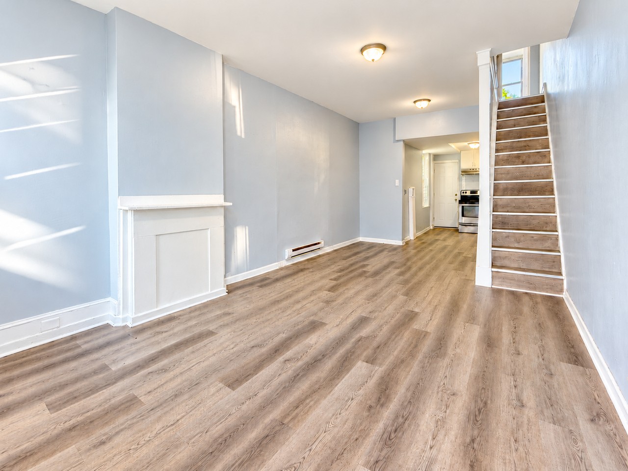 2561 N Jessup St - Photo 2 of 21