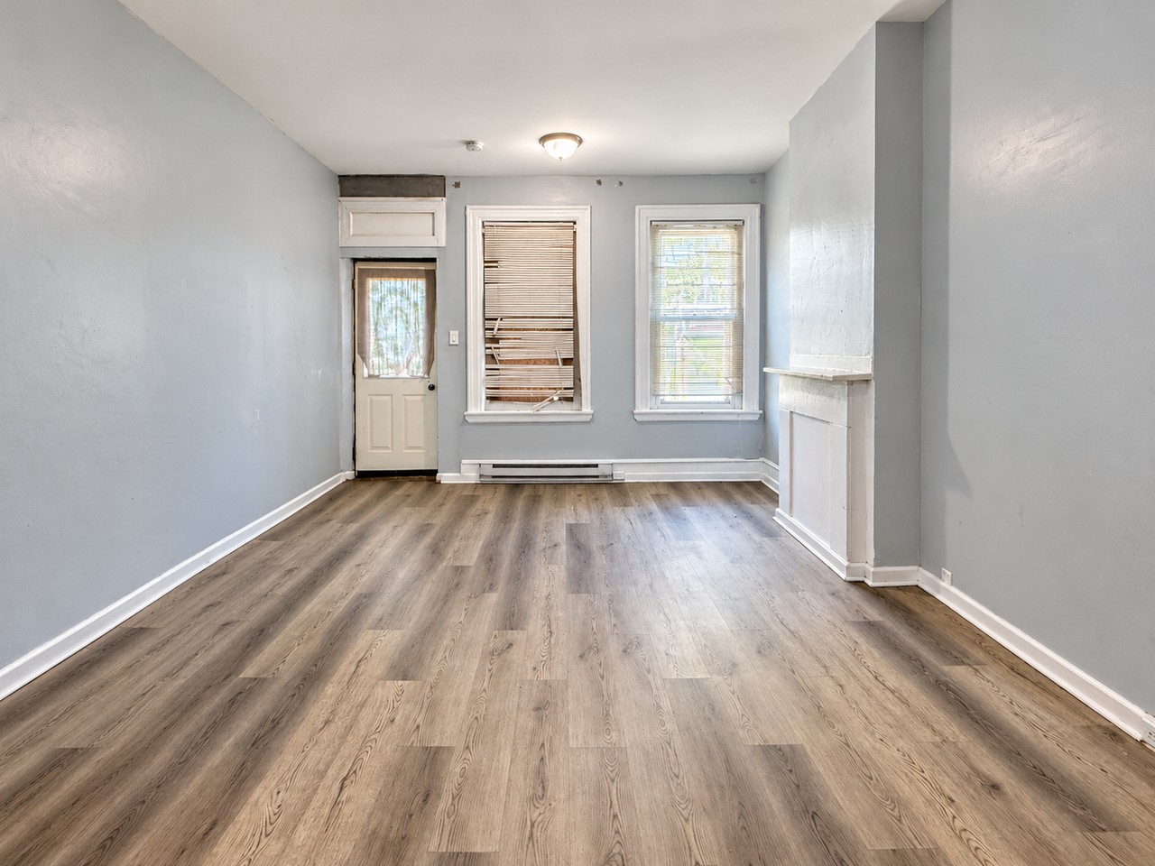 2561 N Jessup St - Photo 4 of 21