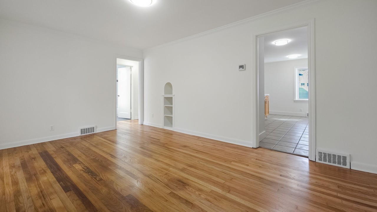 14357 36th Ave Ne - Photo 4 of 16