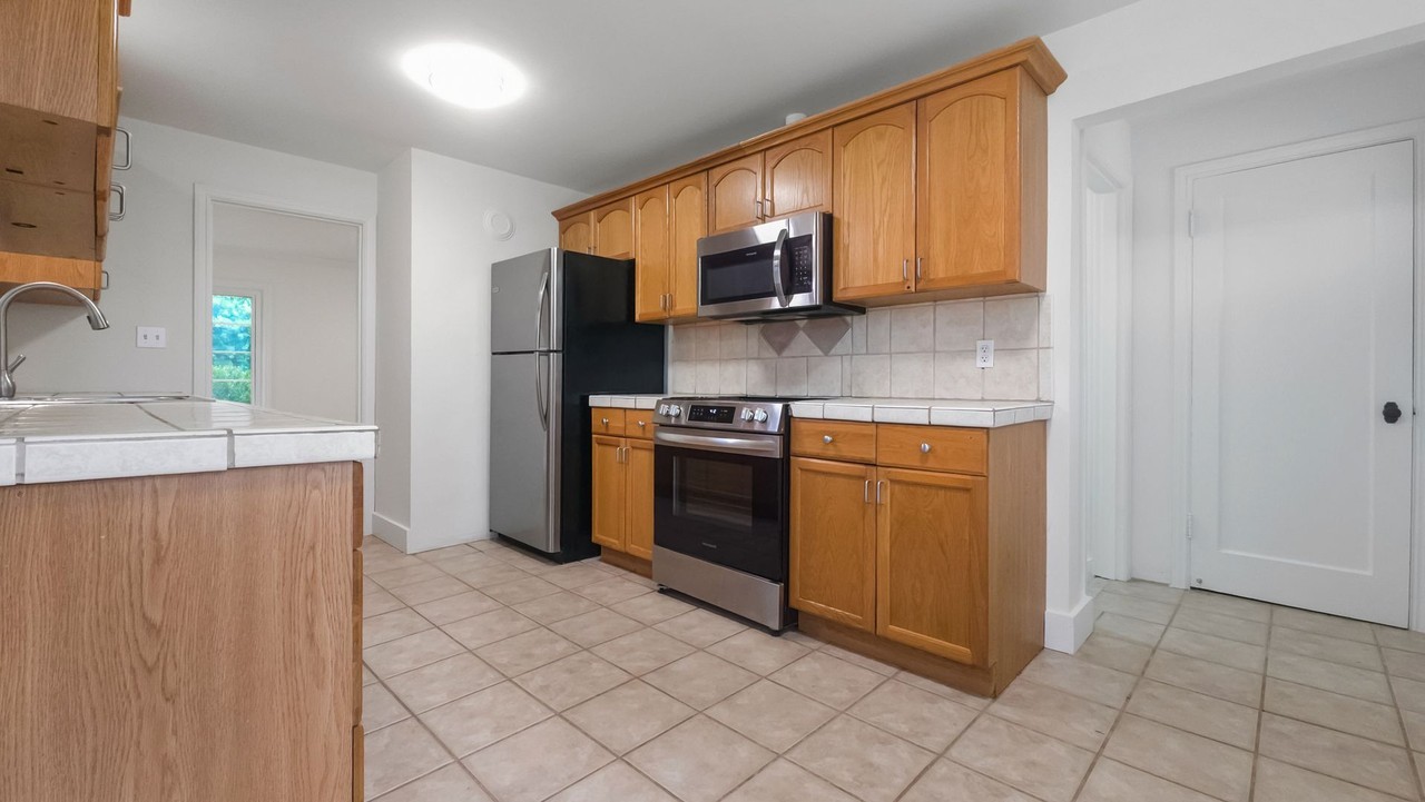 14357 36th Ave Ne - Photo 5 of 16