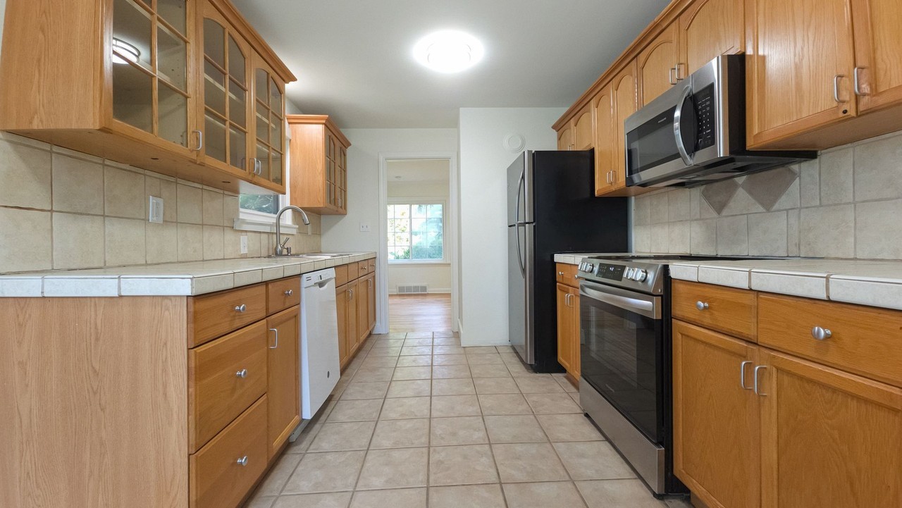 14357 36th Ave Ne - Photo 6 of 16