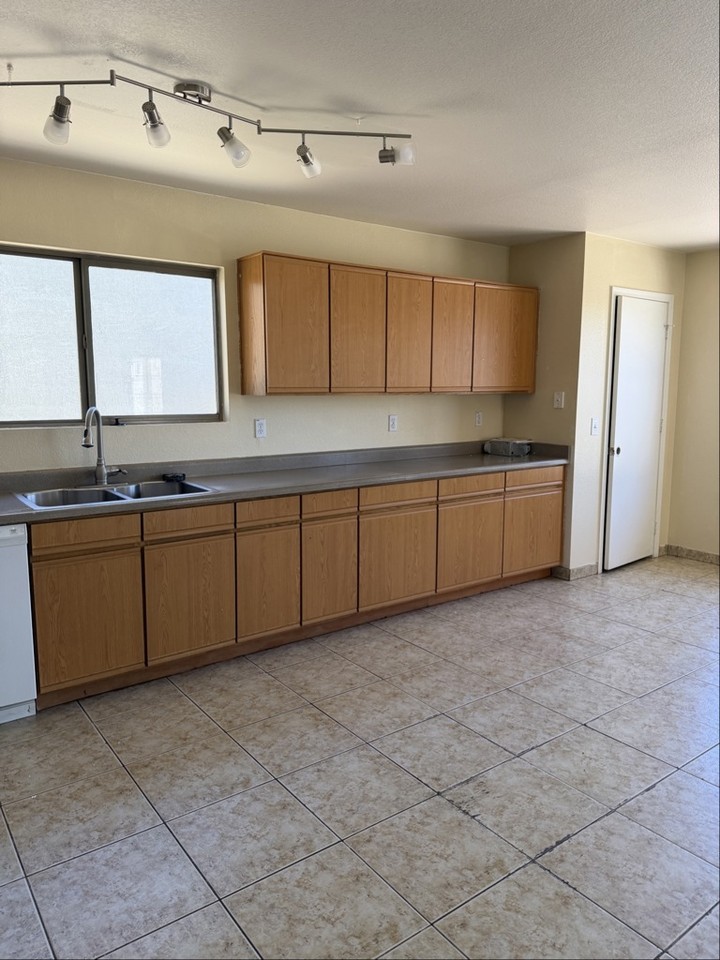 12852 N B St - Photo 3 of 21