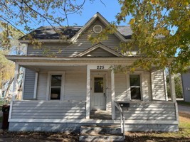 featured image of 225 10th Ave