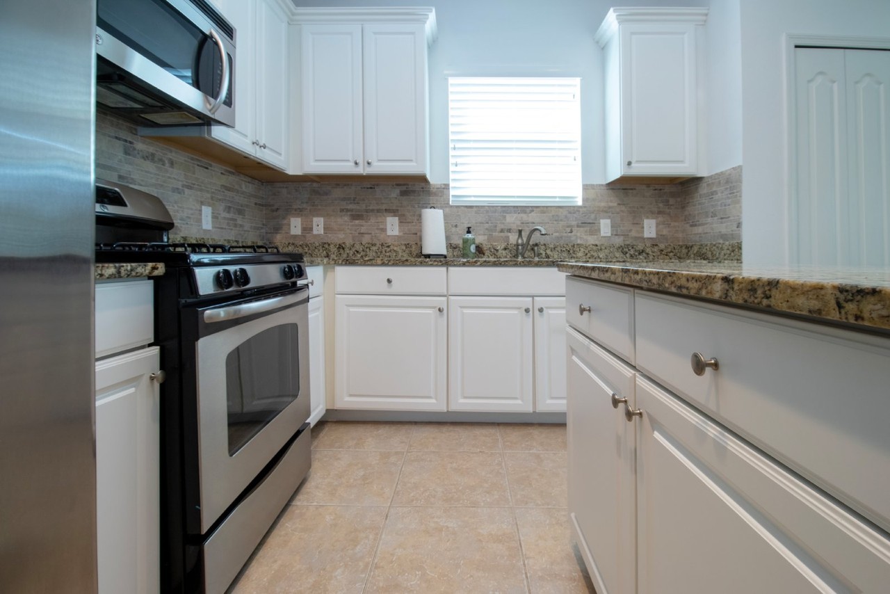 5051 Maymont Park Cir - Photo 7 of 46