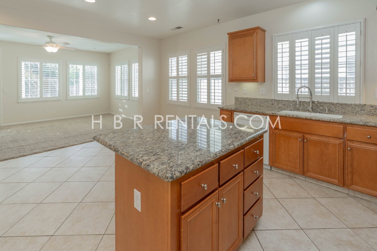 170 W Gallo Way - Photo 5 of 33