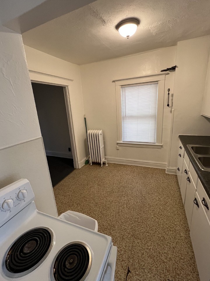 2820 W 3rd St - Photo 3 of 6