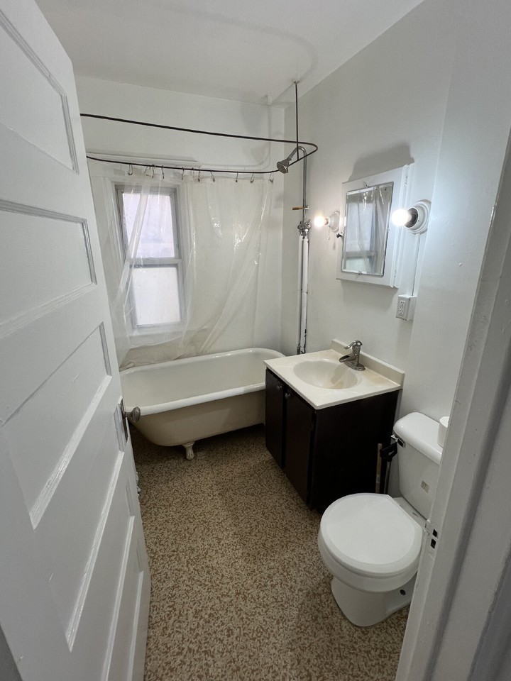 2820 W 3rd St - Photo 6 of 6