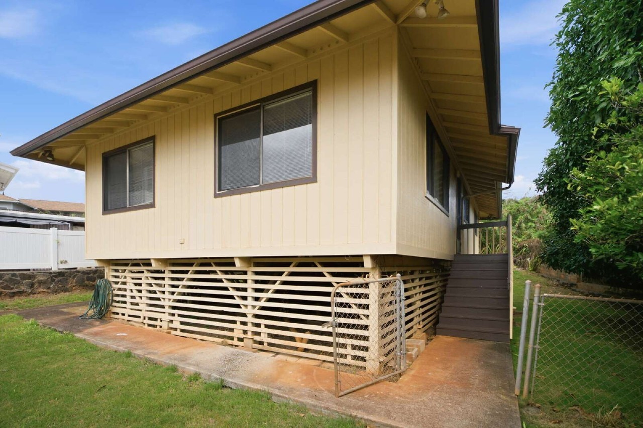 99-933 Halawa Heights Rd - Photo 3 of 17